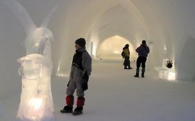 Kakslauttanen Arctic Resort - Igloos And Chalets